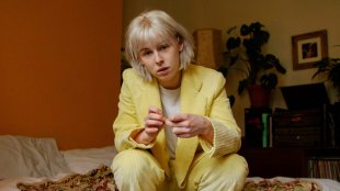UK folk musician Fenne Lily wearing a yellow suit