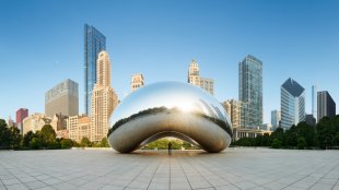Panoramic image of The Bean in the morning in Millennium Park