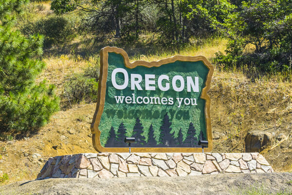 Oregon welcomes you, state sign near by the road